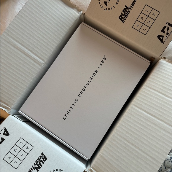 APL TechLoom Breeze in color Ivory/Almond Women’s 8.5 BRAND NEW IN BOX - Picture 2 of 6